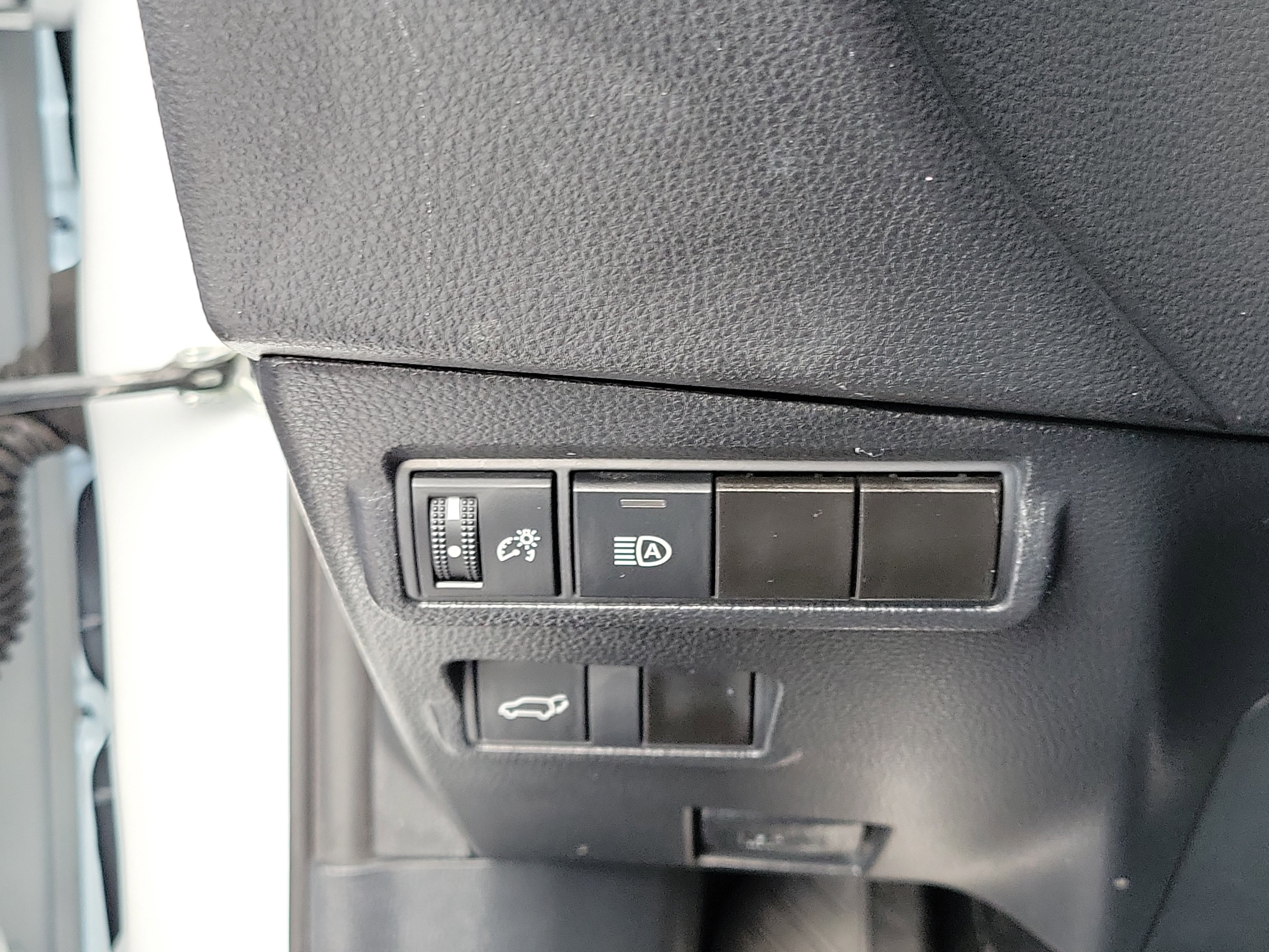 Used 2023 Toyota Corolla Cross XLE image 16