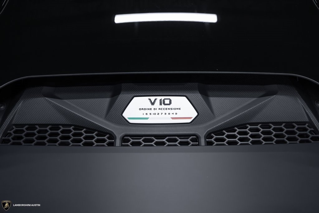 Used 2021 Lamborghini Huracan EVO image 12