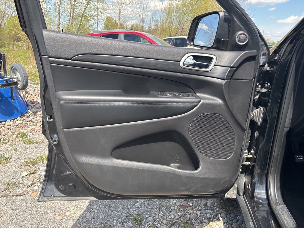 Used 2021 Jeep Grand Cherokee Laredo AWD/4WD image 19