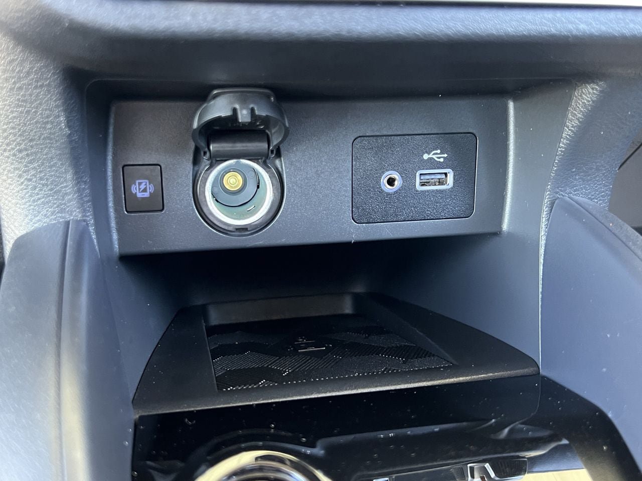 Certified 2025 Nissan Versa SV w/ Trunk Package FWD image 6