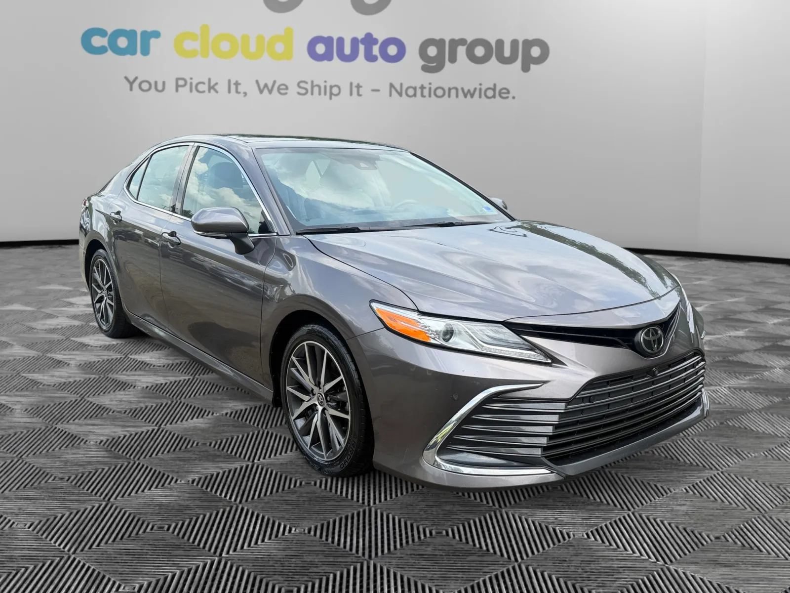 Used 2023 Toyota Camry XLE w/ Navigation Package FWD image 7