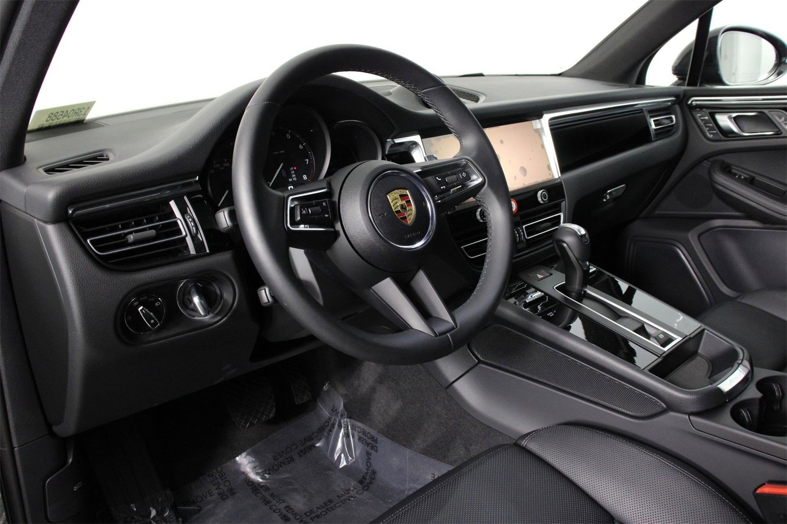 Used 2025 Porsche Macan image 4
