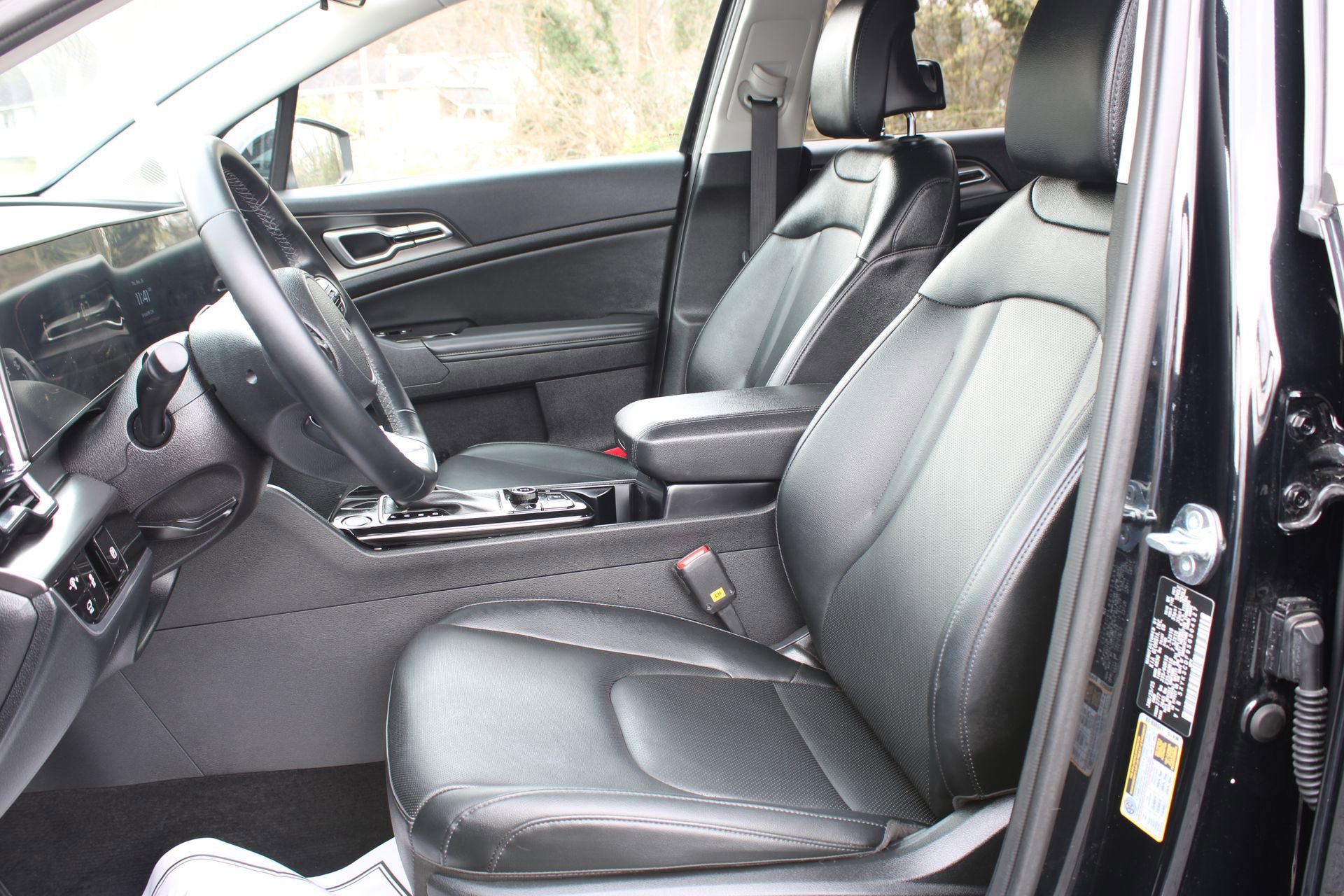 Used 2025 Kia Sportage EX w/ Premium Package image 16