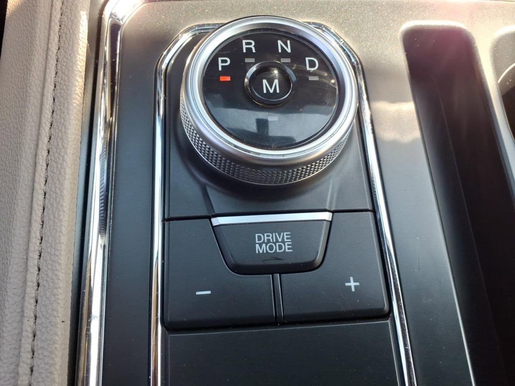 Used 2024 Ford Expedition XLT RWD image 9
