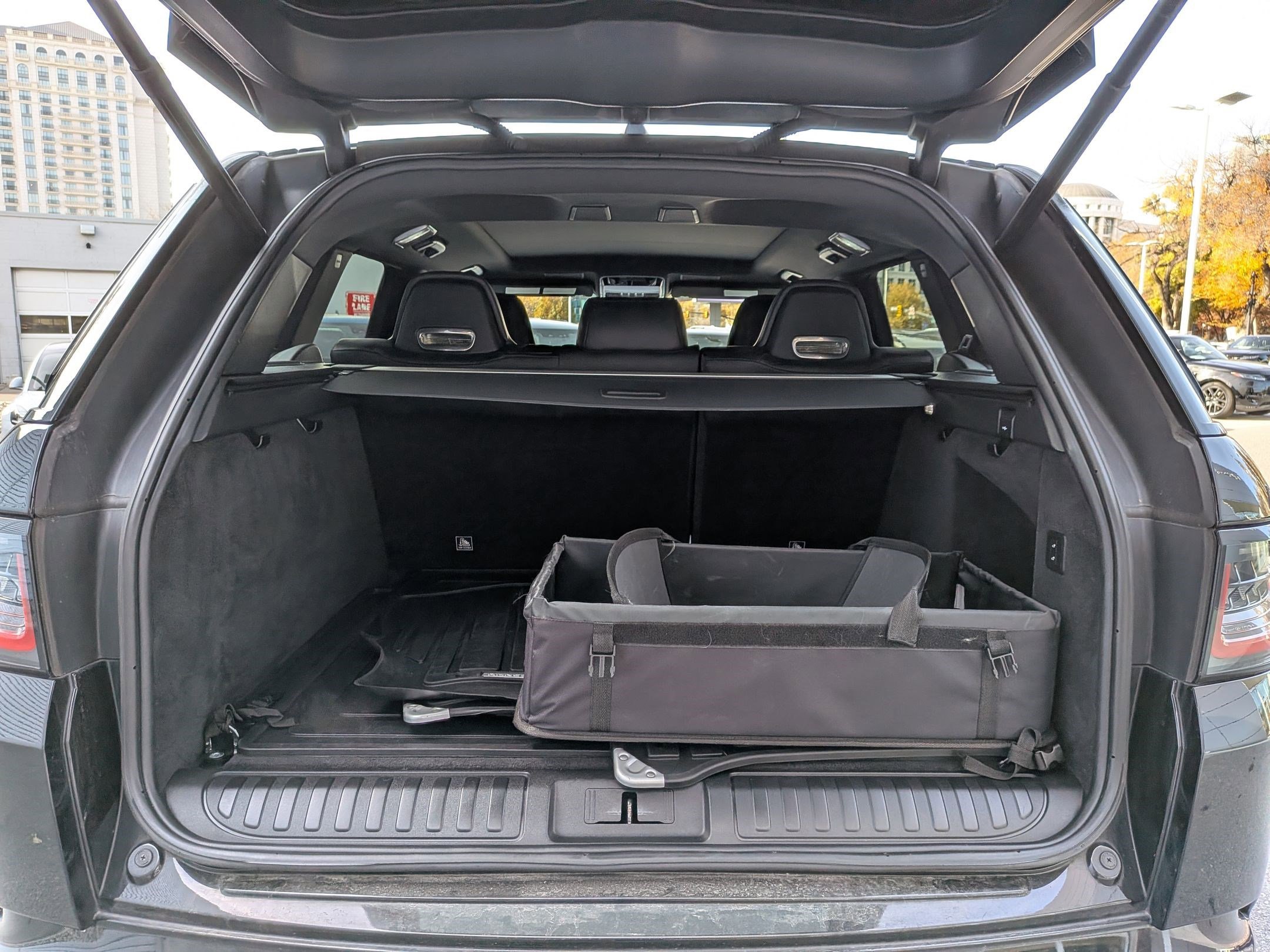 Used 2021 Land Rover Range Rover Sport SVR image 29