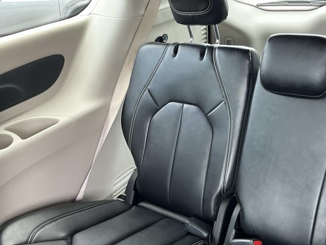 Used 2024 Chrysler Pacifica Touring-L FWD image 21