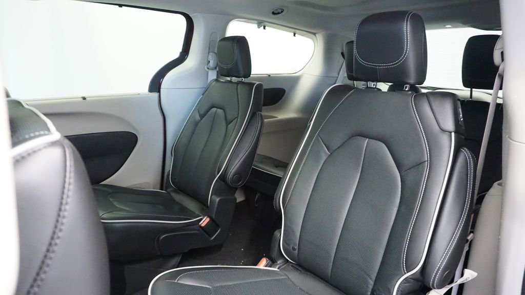 Used 2023 Chrysler Pacifica Limited image 21