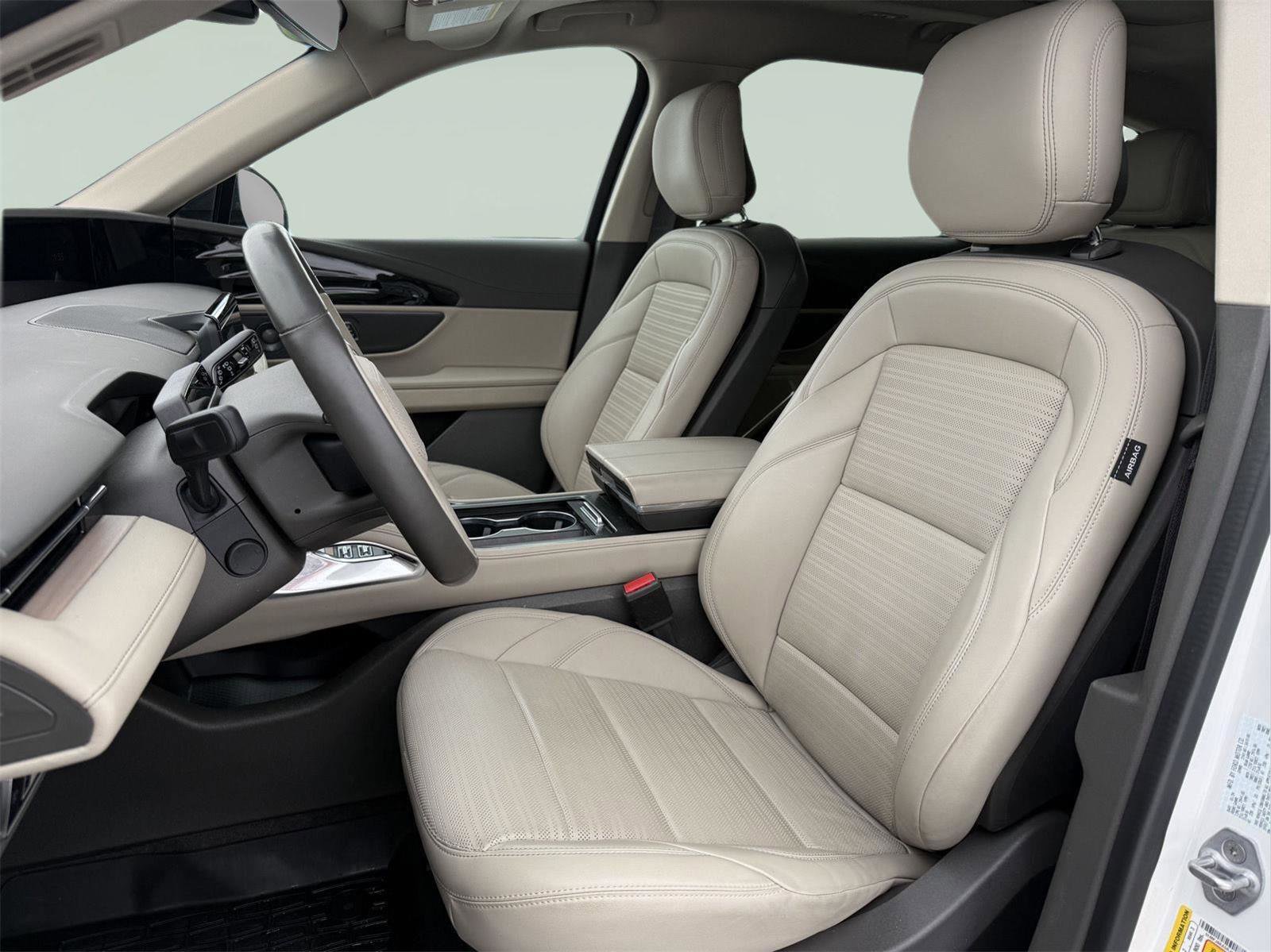 Used 2024 Lincoln Nautilus Reserve w/ Equipment Group 202A image 12