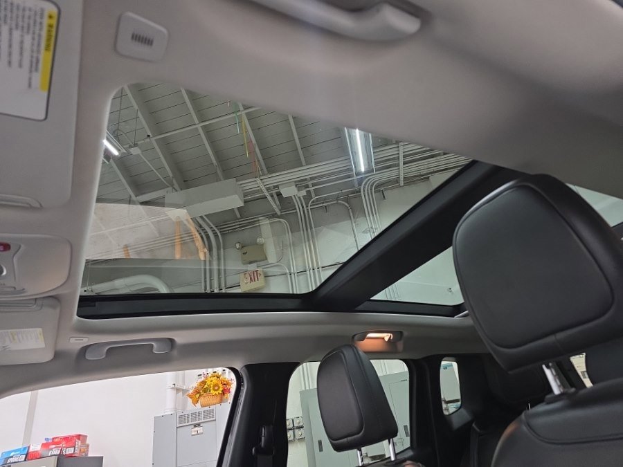 Used 2021 Jeep Renegade Limited w/ Sun & Sound Group image 8