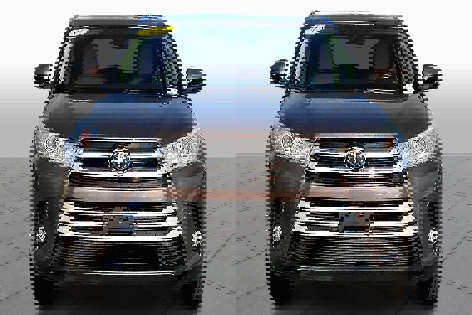 Used 2017 Toyota Highlander XLE image 3