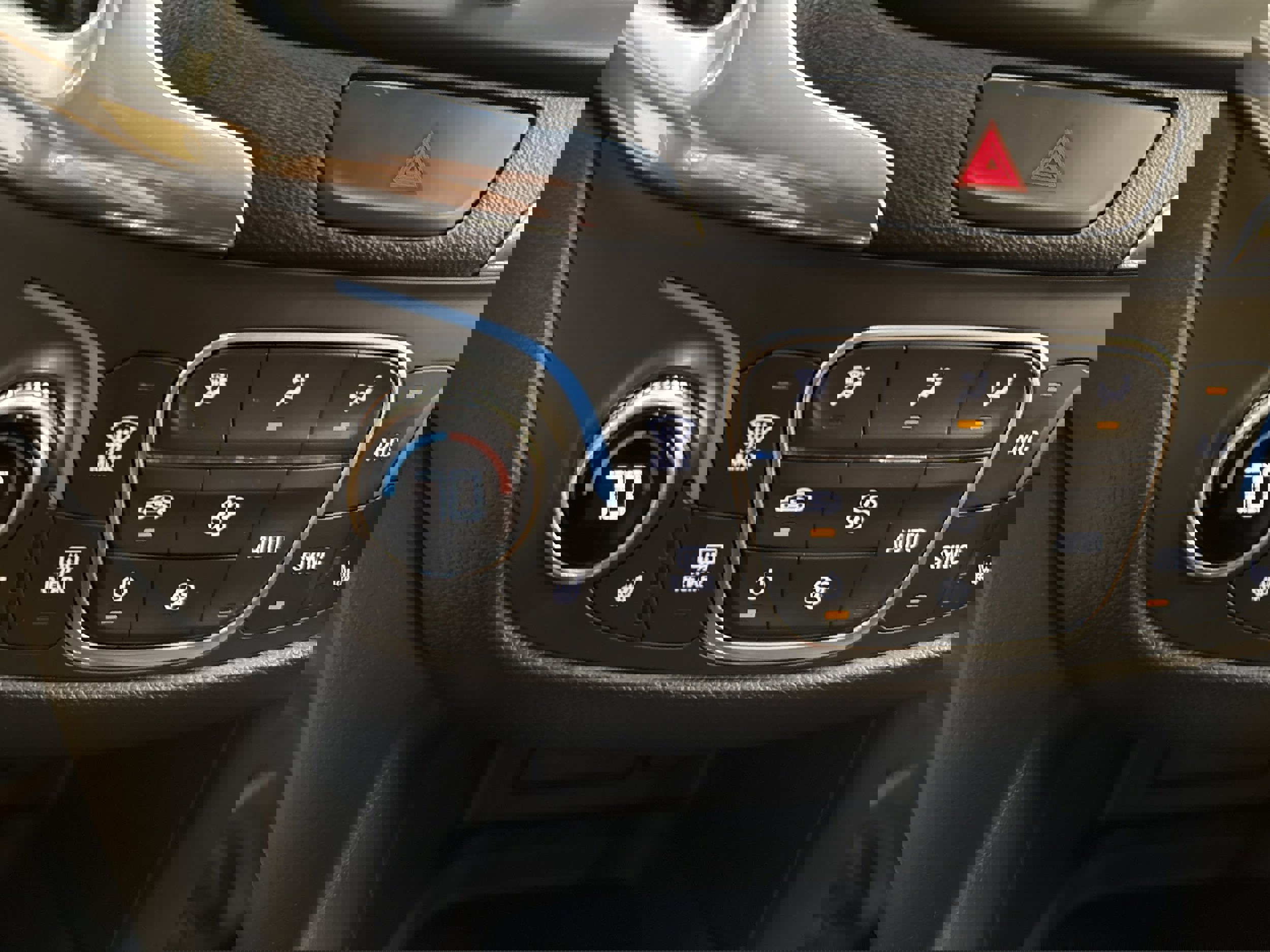 Used 2019 Chevrolet Equinox LT w/ Driver Convenience Package image 8