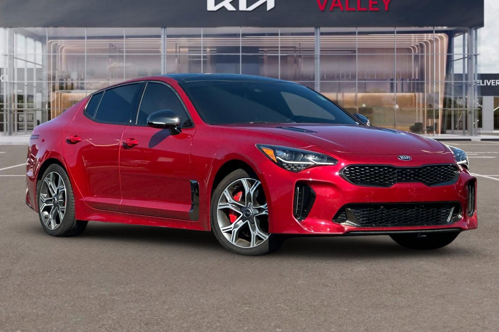 Used 2018 Kia Stinger GT2 image 2