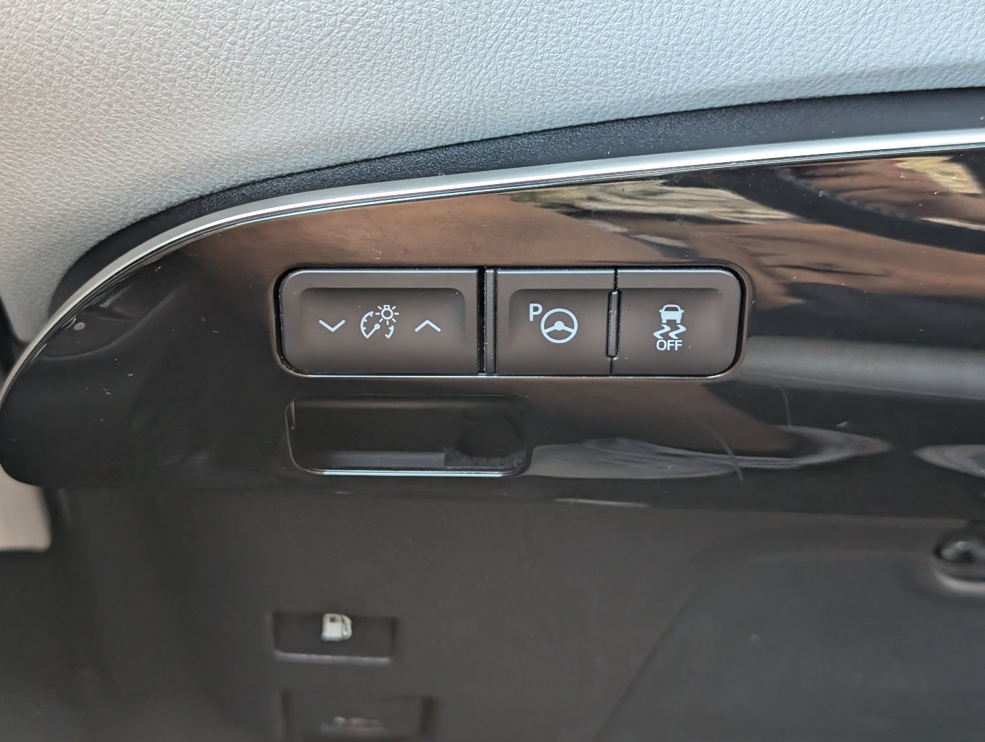 Used 2017 Toyota Prius Four FWD image 21