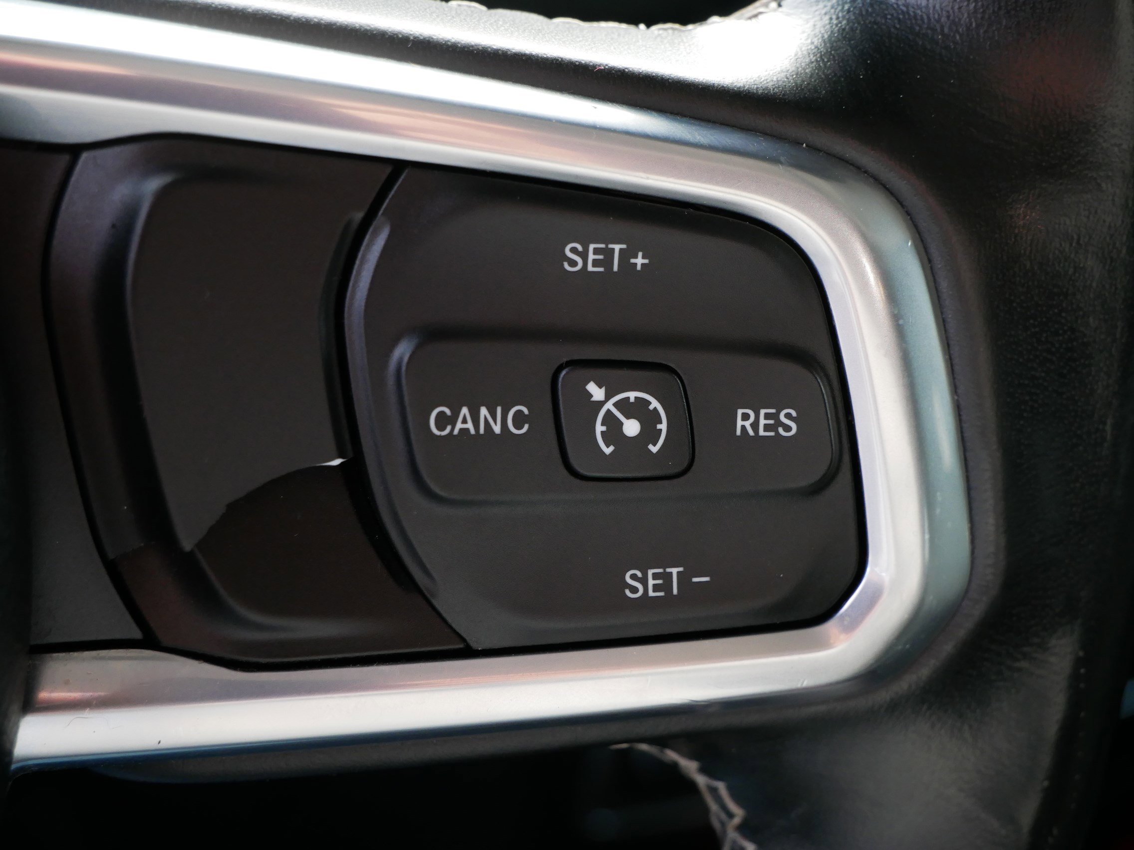 Used 2021 Jeep Wrangler Unlimited Sahara w/ Uconnect 4C Nav & Sound Group AWD/4WD image 23