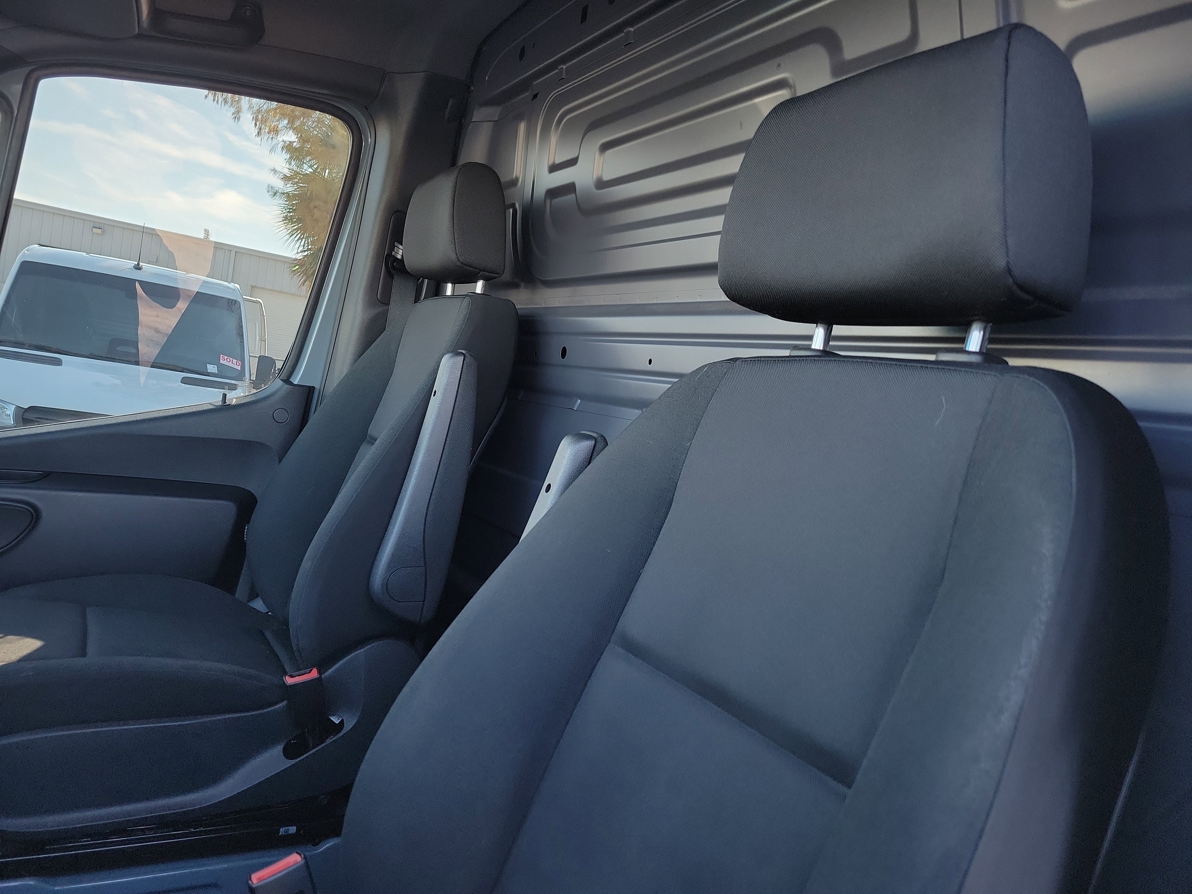 Used 2024 Mercedes-Benz Sprinter 2500 image 21