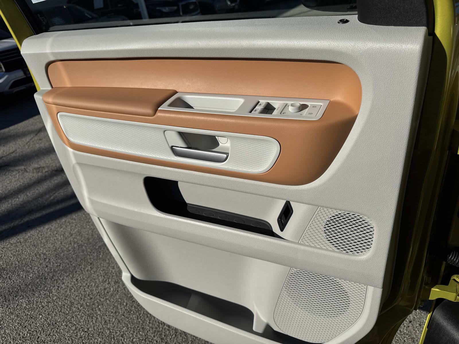 Used 2025 Volkswagen ID. Buzz 1st Edition image 21