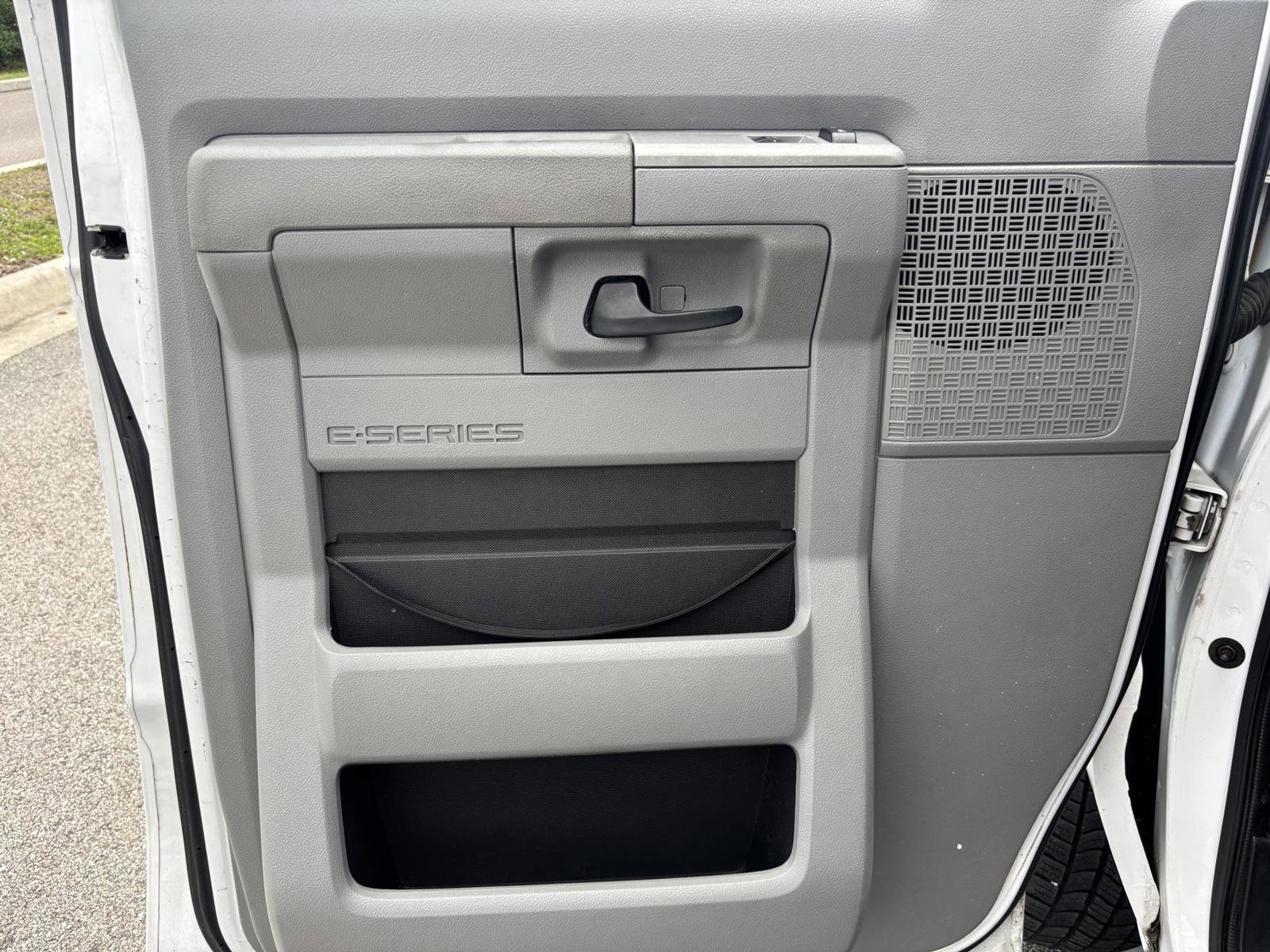Used 2010 Ford E-350 and Econoline 350 XL image 26