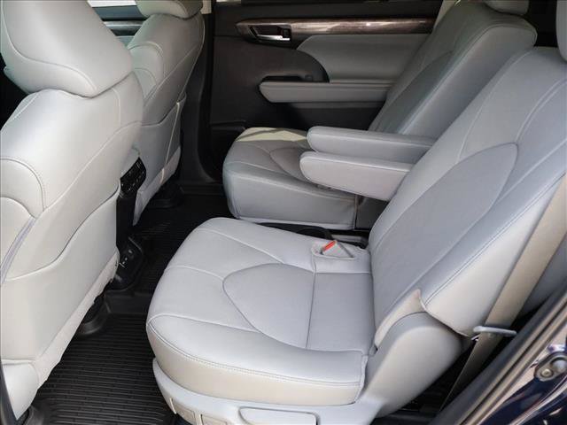 New 2026 Toyota Highlander Platinum AWD/4WD image 16