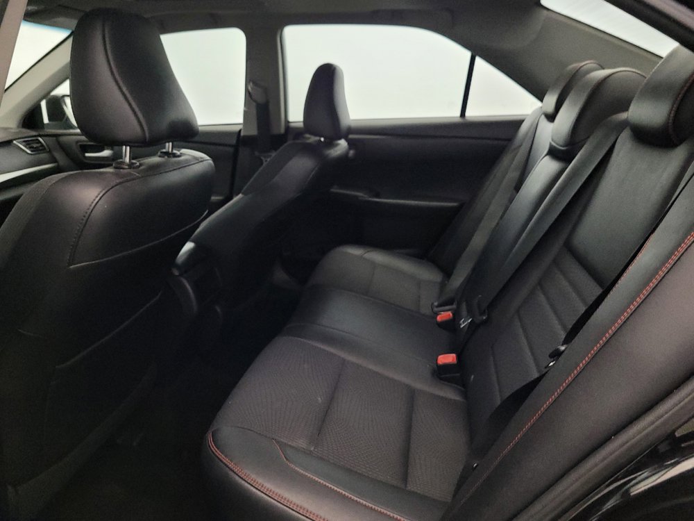 Used 2016 Toyota Camry SE w/ Moonroof Package FWD image 18