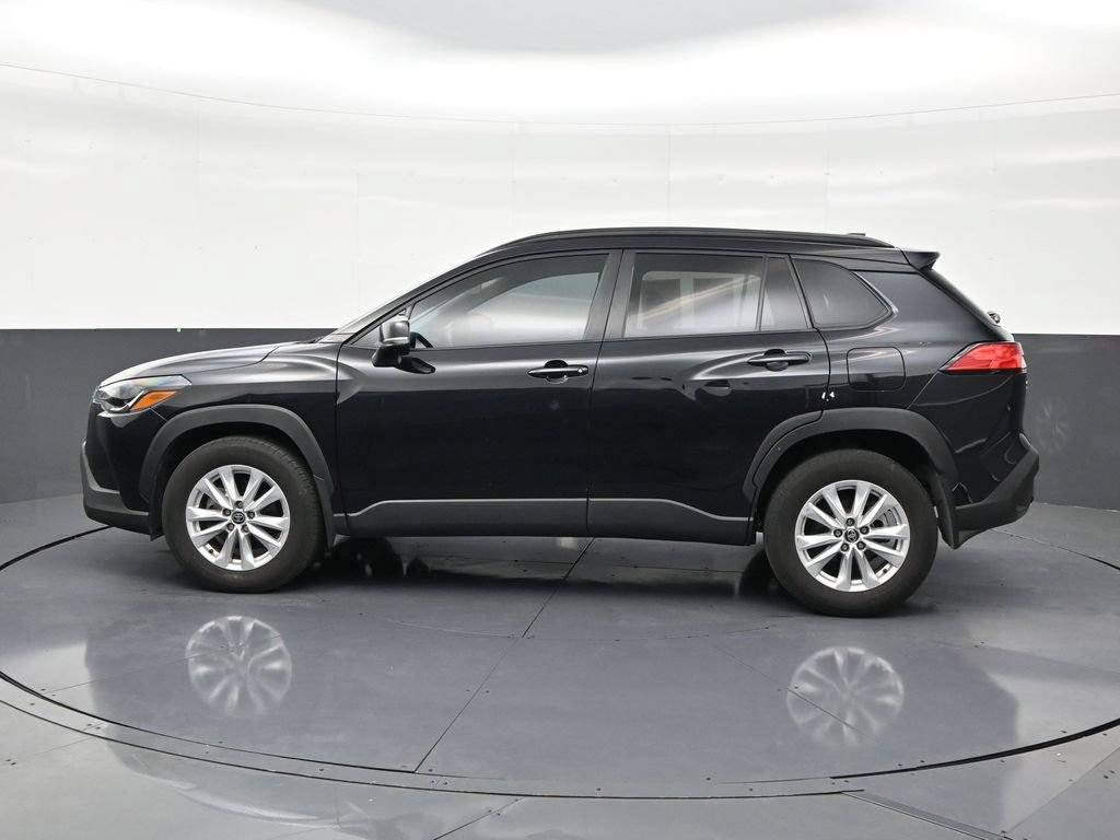 Used 2024 Toyota Corolla Cross LE FWD image 2