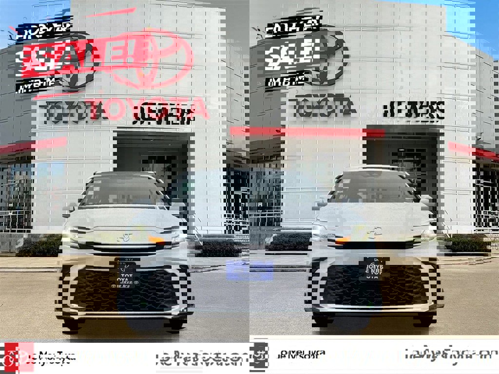 Used 2025 Toyota Camry SE image 4