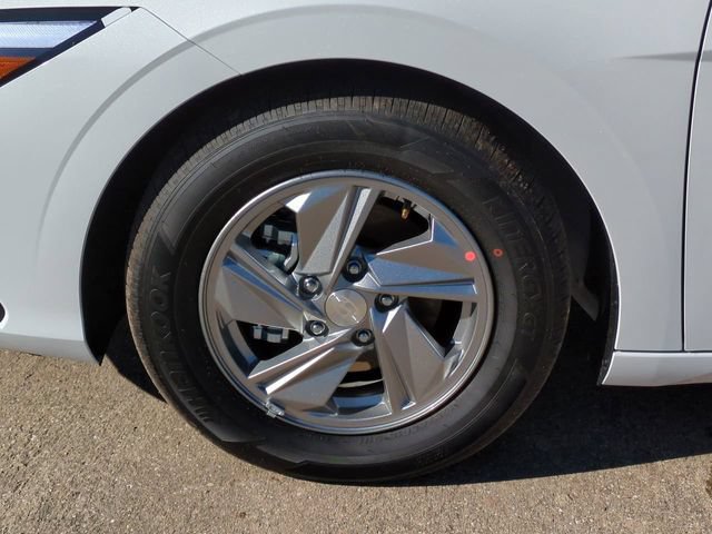 New 2026 Hyundai Elantra SE FWD image 11