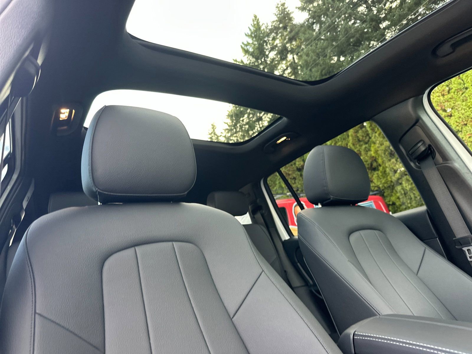 Certified 2025 Mercedes-Benz GLB 250 4MATIC image 16