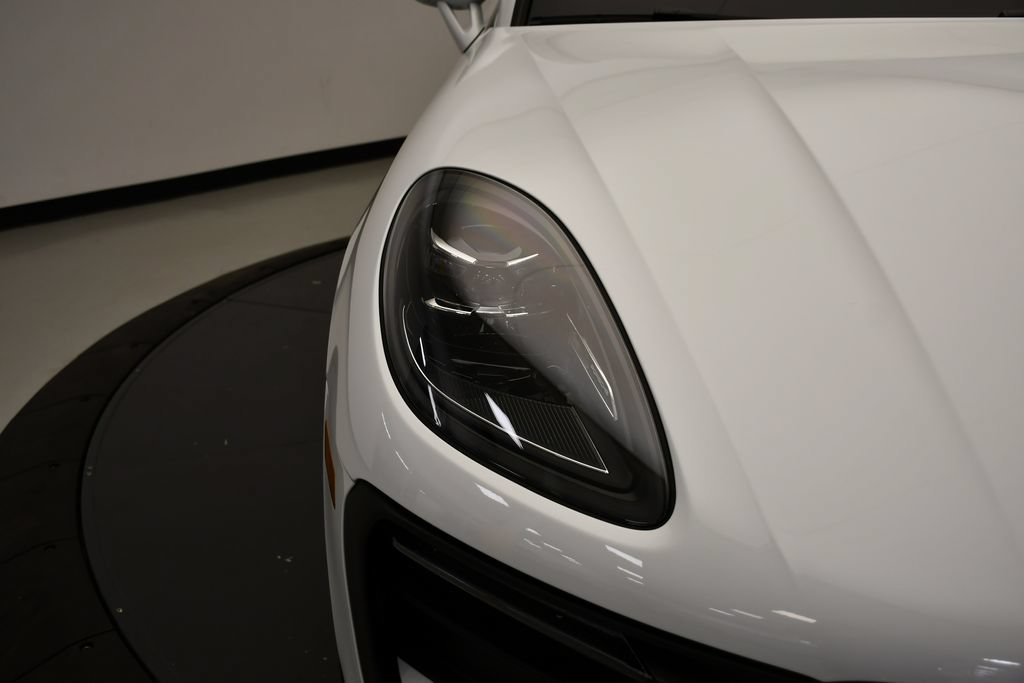 Certified 2026 Porsche Macan AWD/4WD image 14
