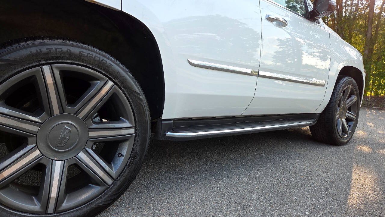 Used 2017 Cadillac Escalade Luxury AWD/4WD image 21