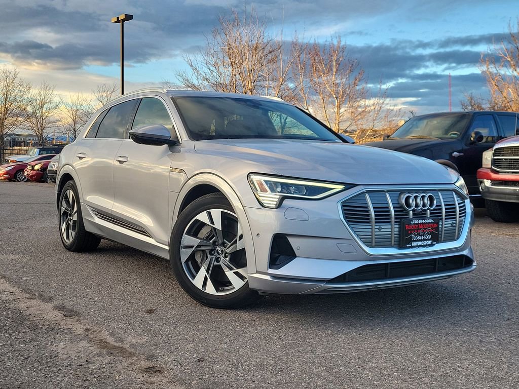 Used 2022 Audi e-tron Premium Plus w/ Premium Plus Package image 2