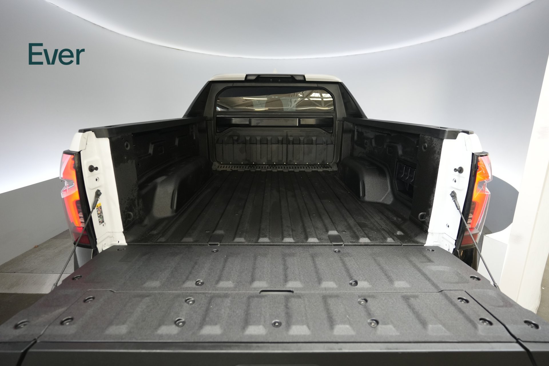 Used 2024 Chevrolet Silverado EV RST AWD/4WD image 8