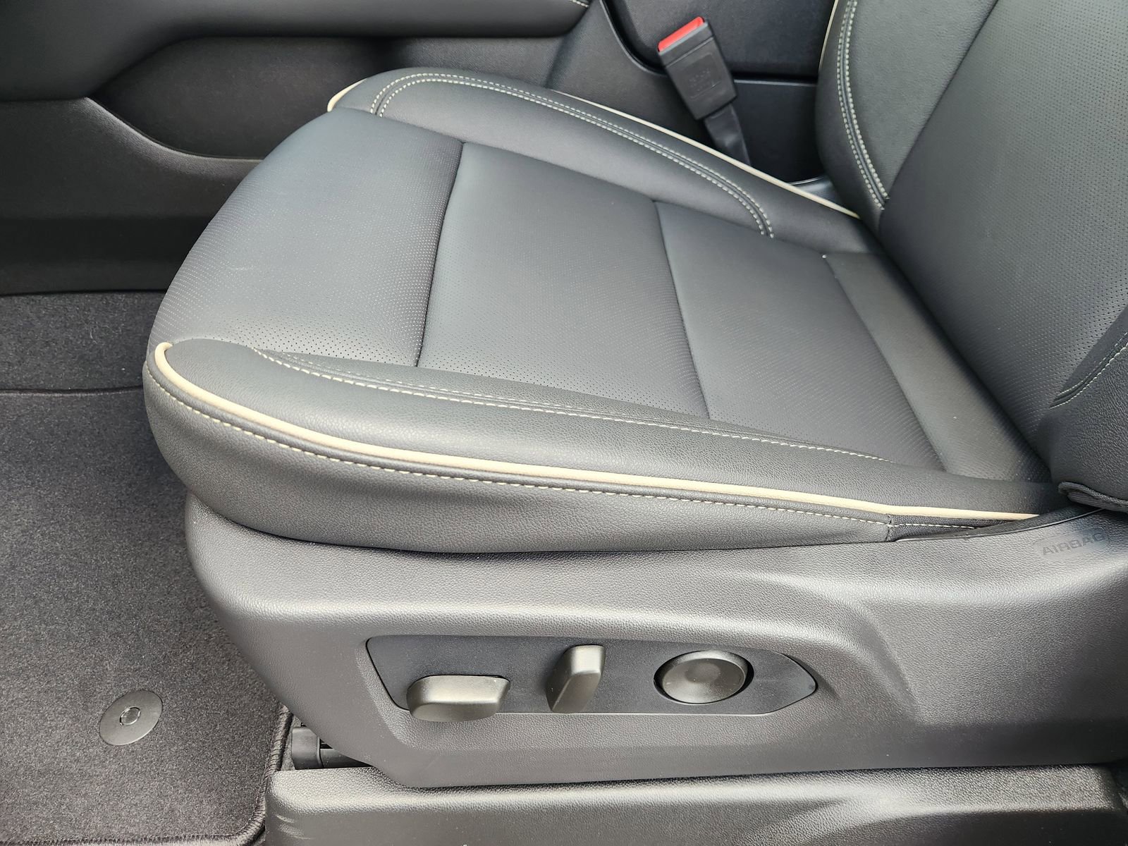 New 2026 GMC Yukon Elevation AWD/4WD image 27