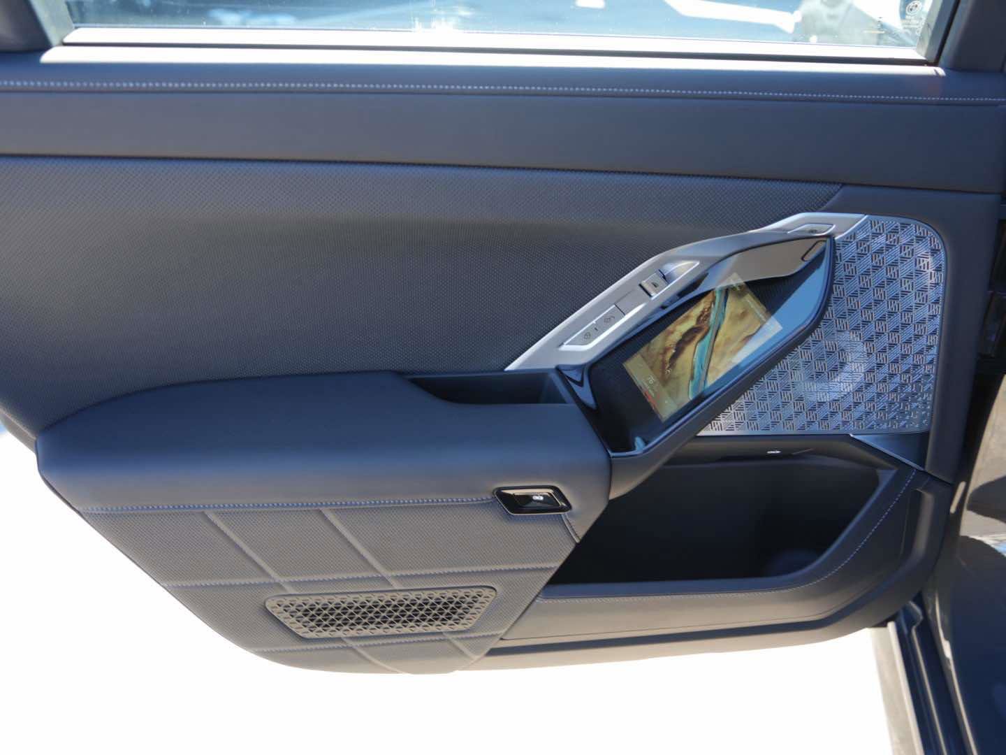 Used 2025 BMW 760i xDrive w/ Executive Package image 11