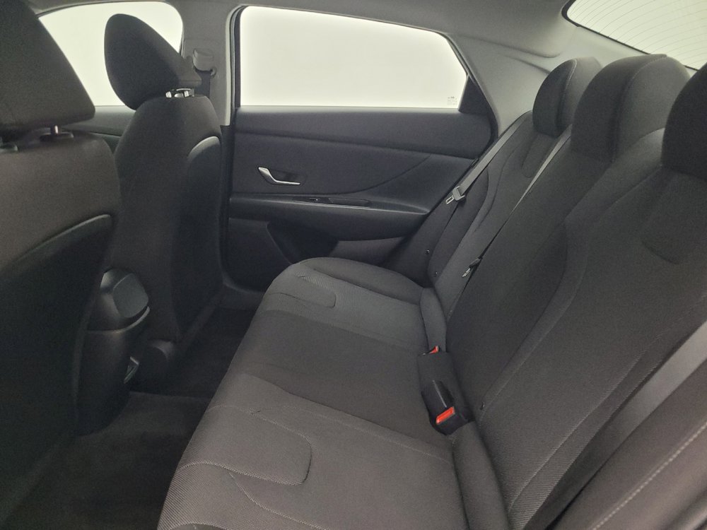 Used 2025 Hyundai Elantra SE FWD image 18