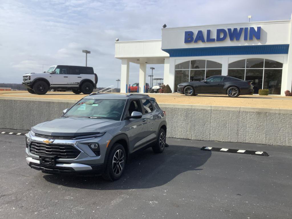 Used 2025 Chevrolet TrailBlazer LT image 3