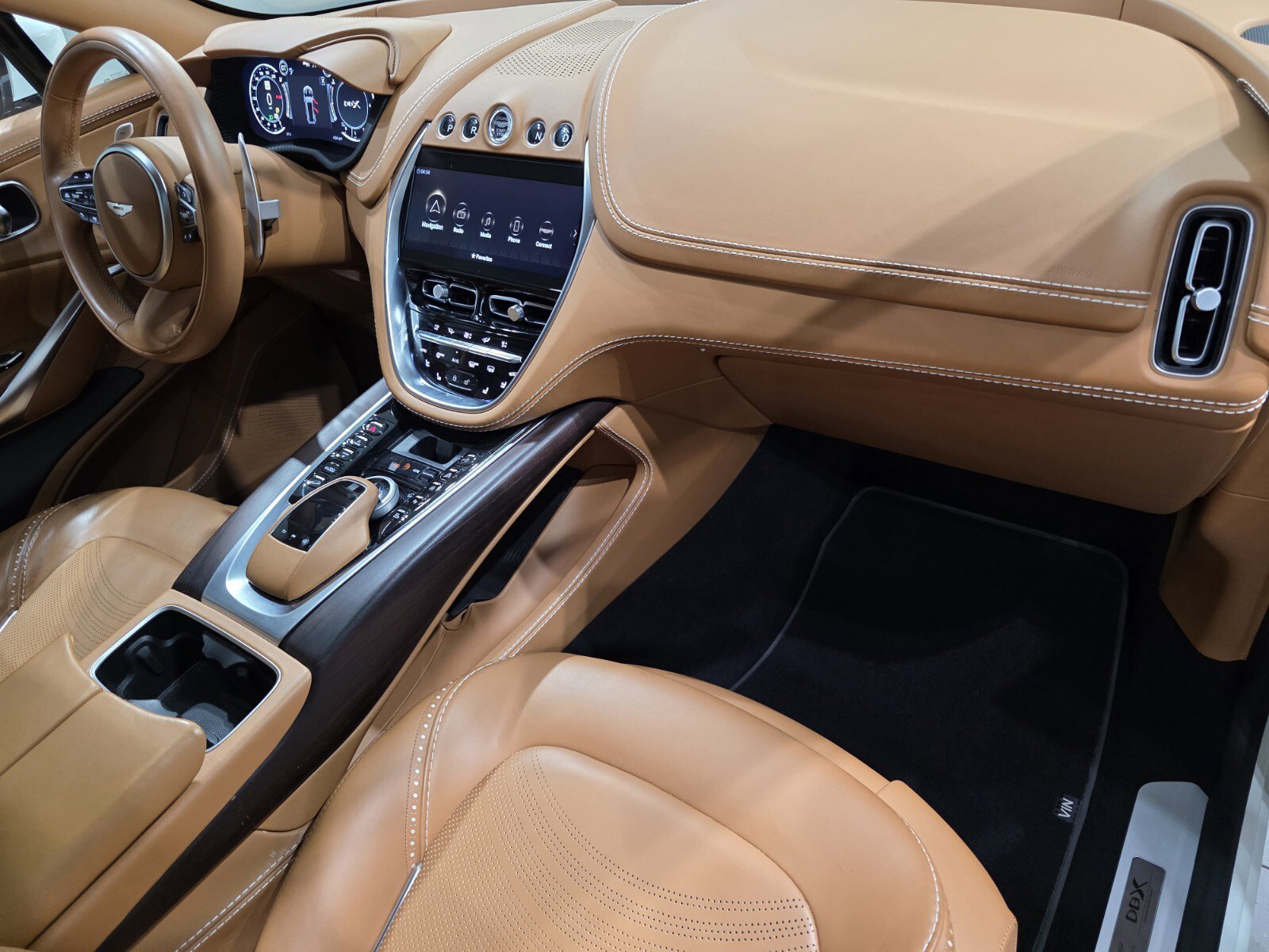 Used 2022 Aston Martin DBX AWD/4WD image 23