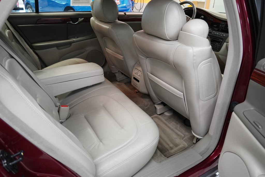 Used 2000 Cadillac De Ville w/ Comfort/Convenience Pkg image 29