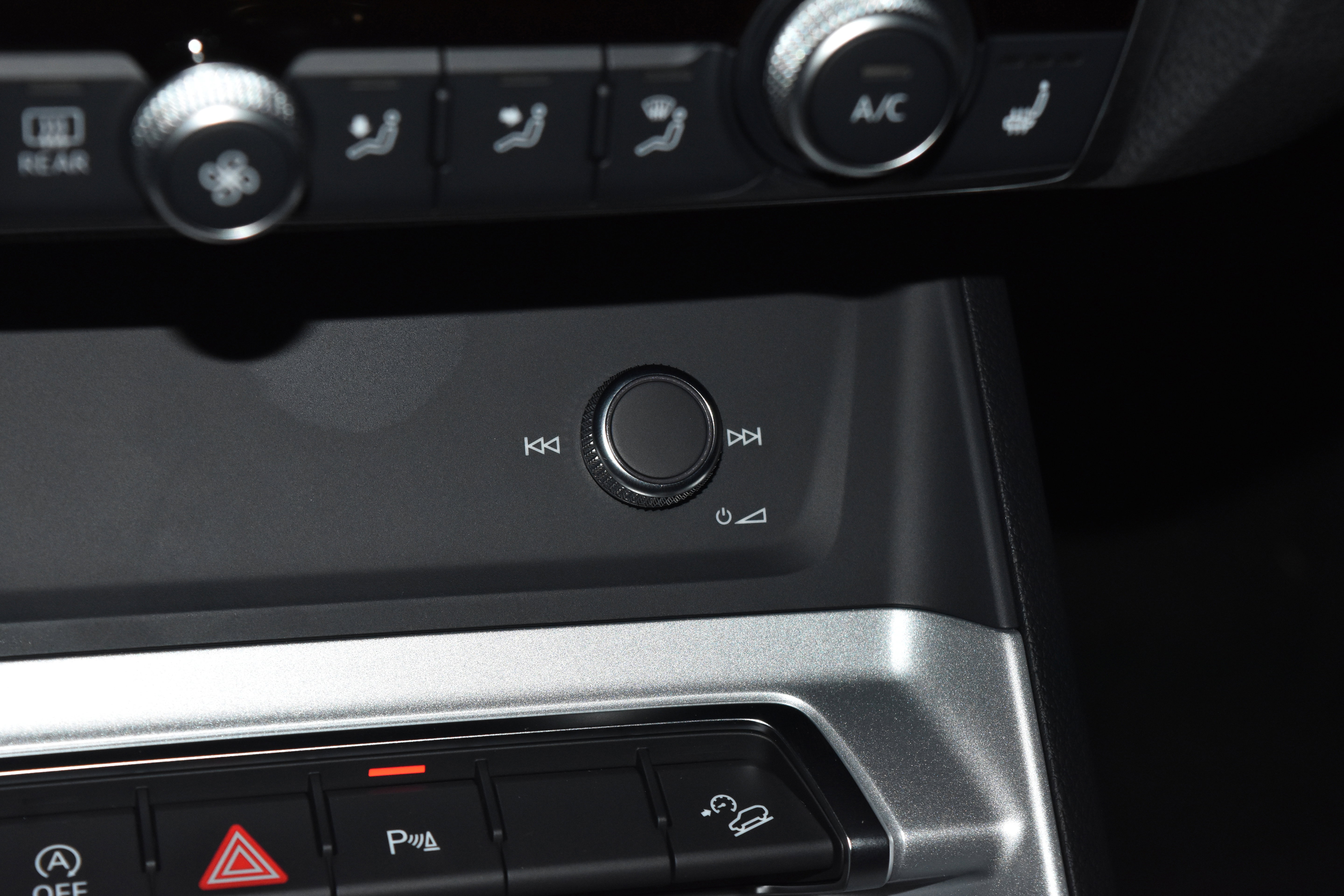 New 2025 Audi Q3 2.0T Premium image 12