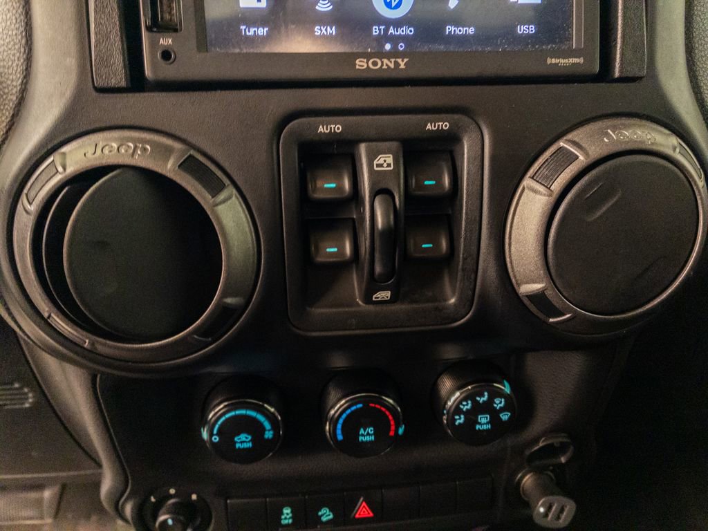 Used 2012 Jeep Wrangler Unlimited Sport AWD/4WD image 15