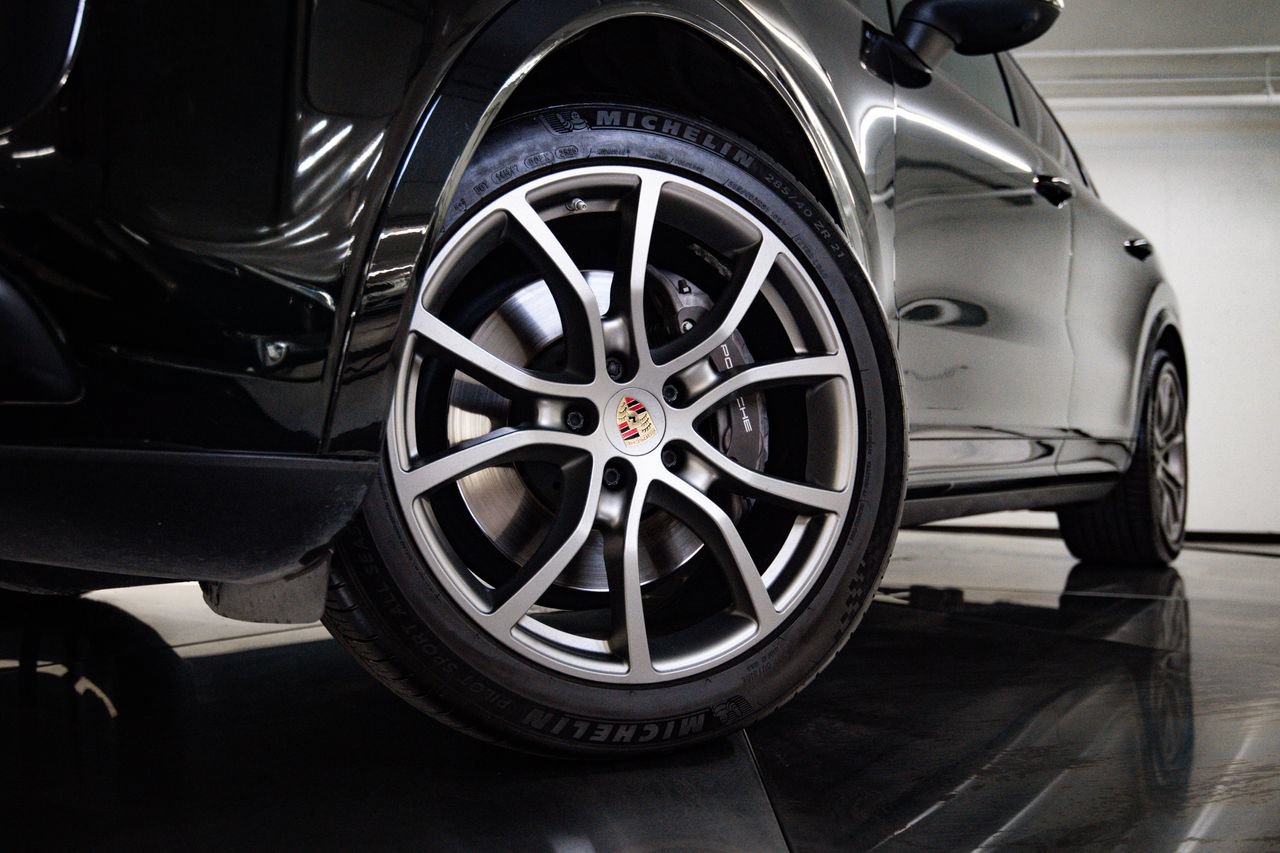 Certified 2023 Porsche Cayenne Platinum Edition AWD/4WD image 12