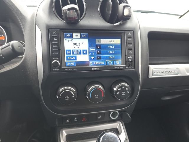 Used 2016 Jeep Compass Latitude AWD/4WD image 4