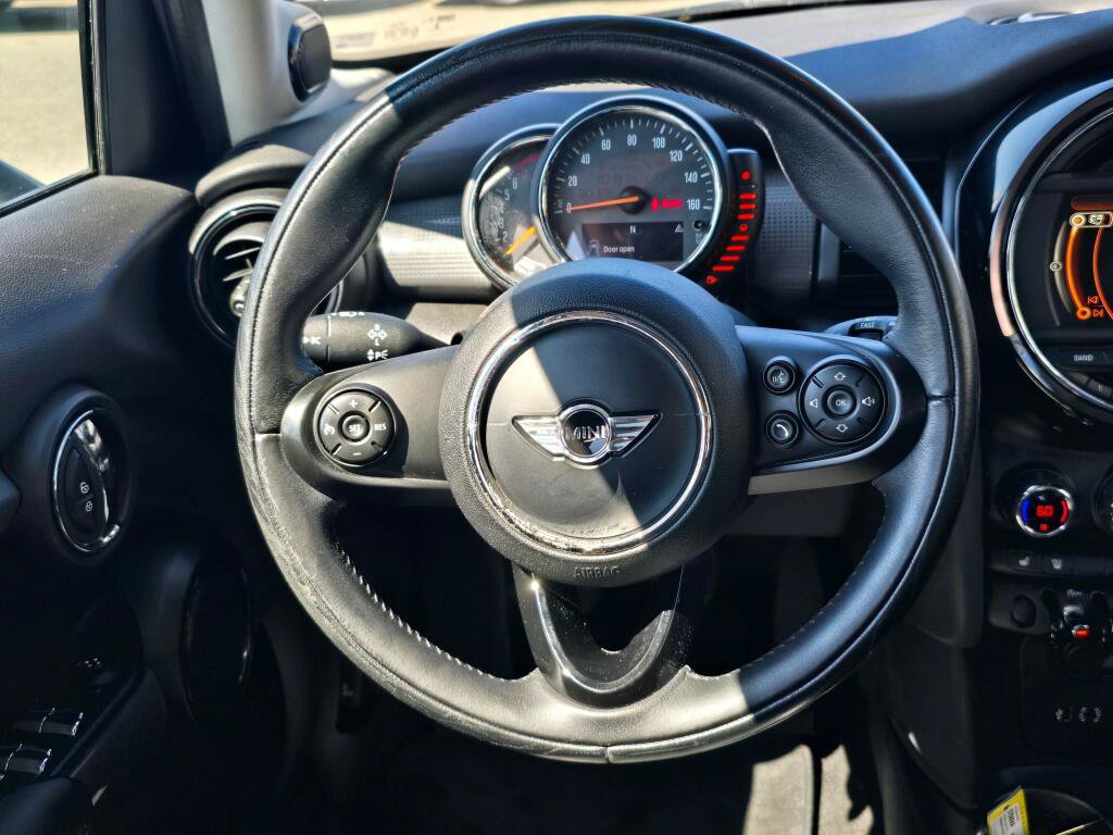 Used 2015 MINI Cooper 4-Door Hardtop FWD image 18
