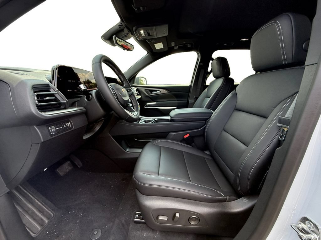 New 2026 Chevrolet Traverse LT w/ Sun and Wheel Package AWD/4WD image 9