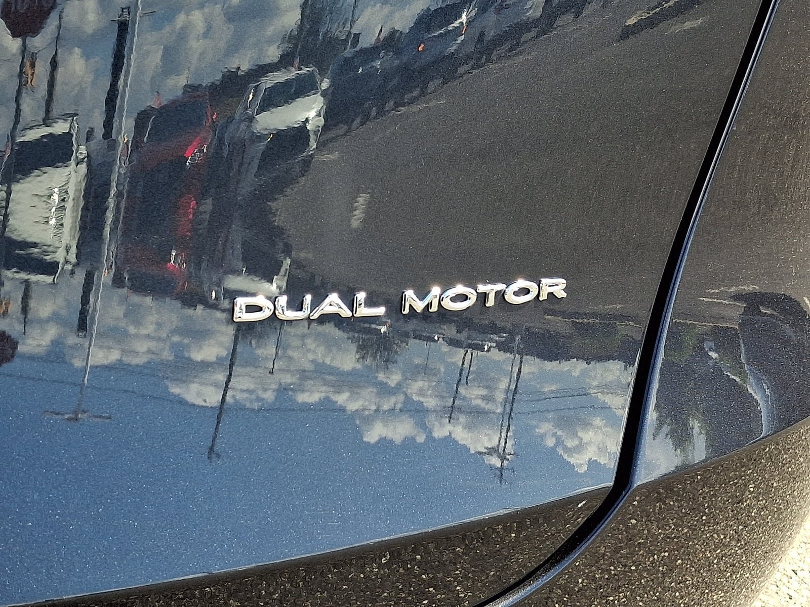 Used 2024 Tesla Model Y Long Range AWD/4WD image 31
