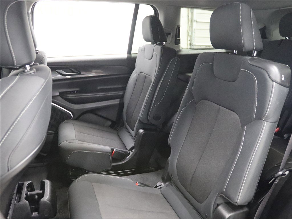 Used 2022 Jeep Grand Cherokee L Laredo w/ Luxury Tech Group I AWD/4WD image 13
