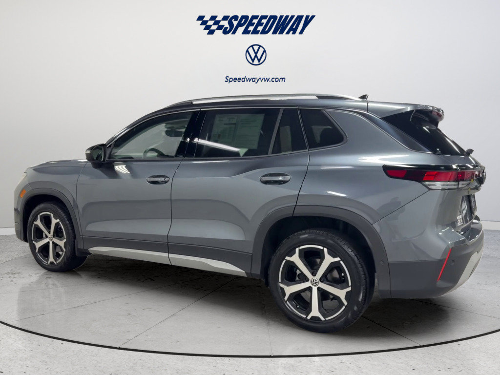 Certified 2025 Volkswagen Tiguan SE FWD image 9