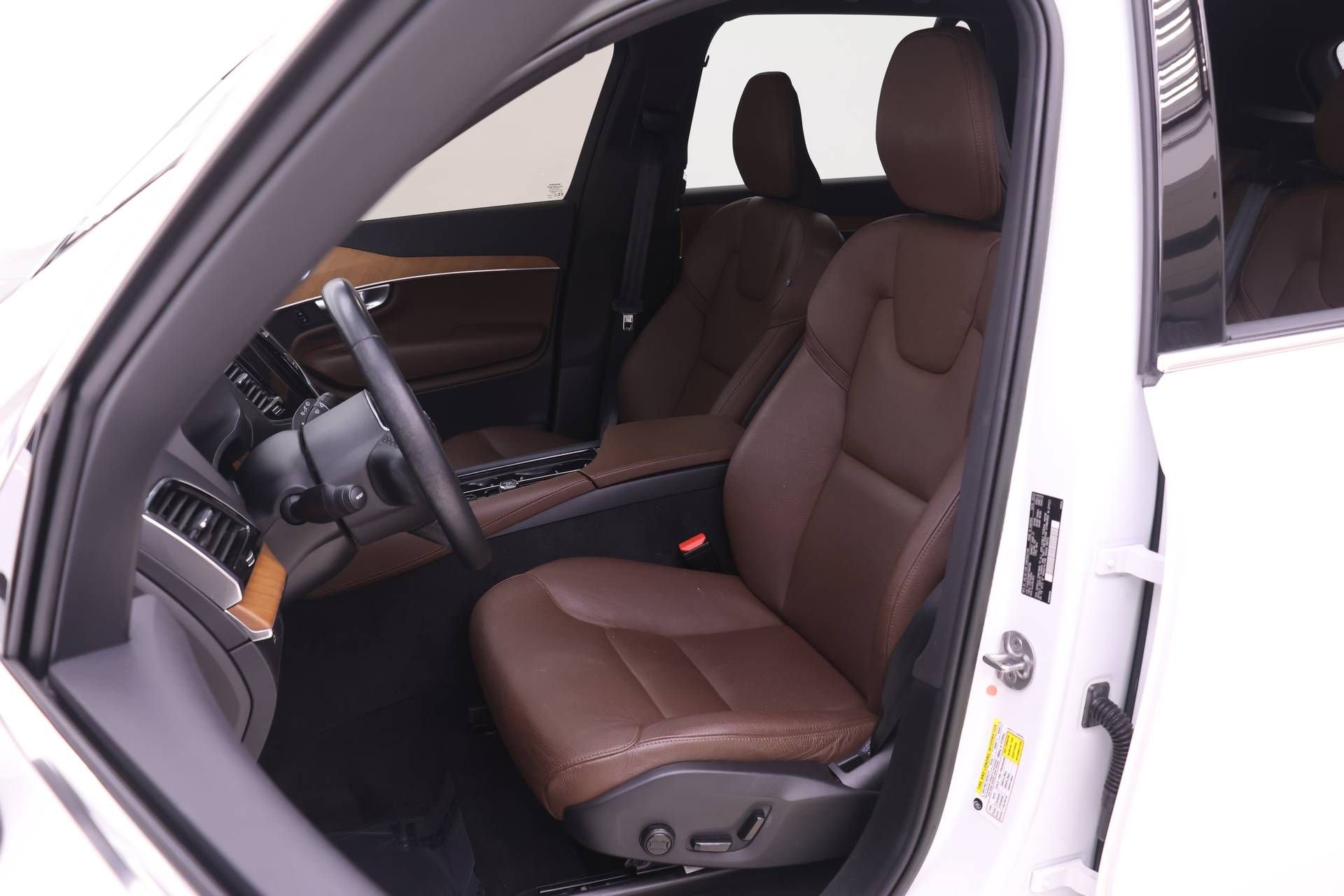 Certified 2023 Volvo XC90 B6 Plus w/ Protection Package Premier AWD/4WD image 7