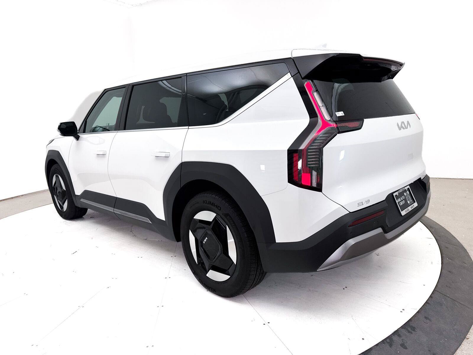 Used 2024 Kia EV9 Light Long Range RWD image 17