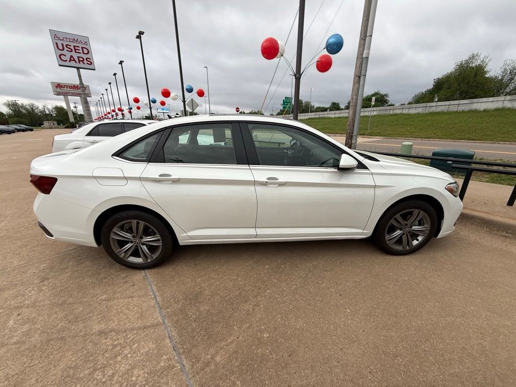 Used 2024 Volkswagen Jetta SE image 5
