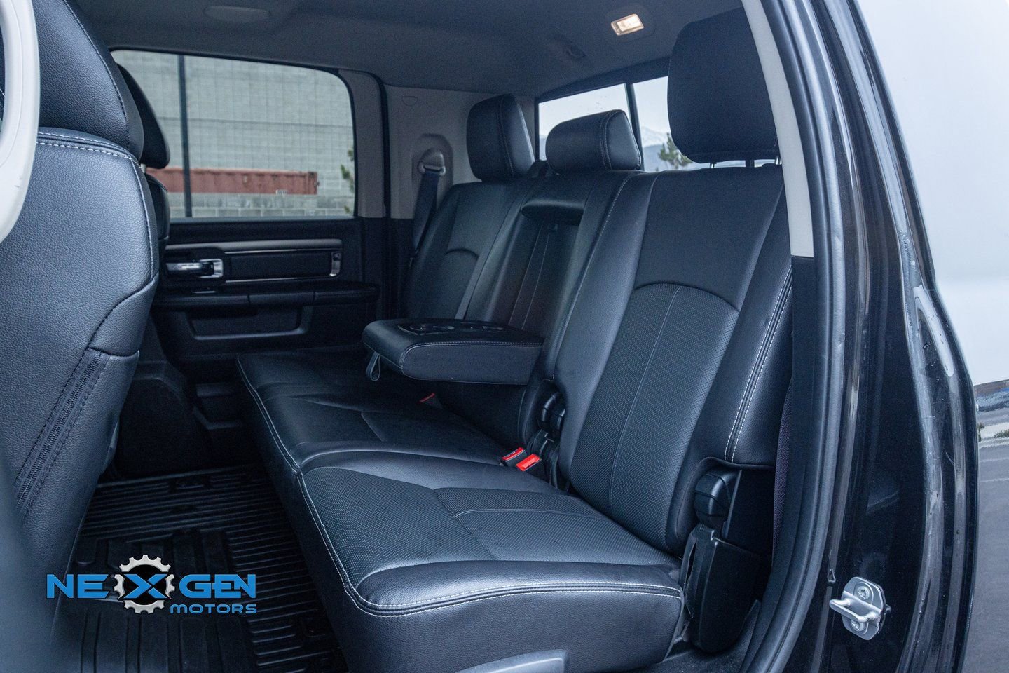 Used 2018 RAM 3500 Laramie w/ Sport Appearance Group image 32